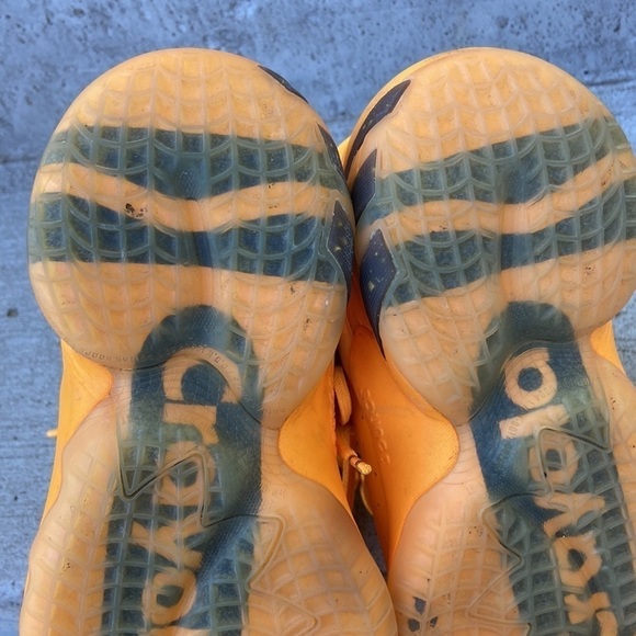 Adidas DON issue 2 crayons 🖍 yellow GS Size 5.5 - Picture 13 of 13